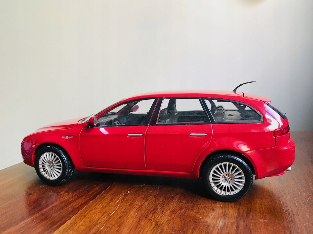 Alfa Romeo 159 Sportwagon 1:18 Mondo Motors