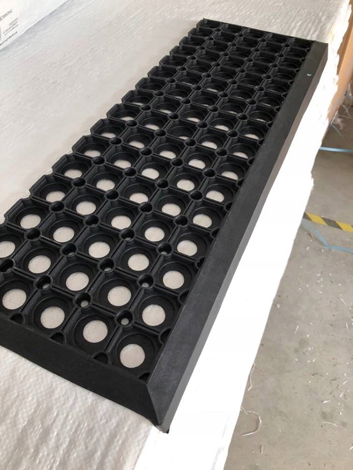 NAKŁADKI GUMOWE AŻUROWE NA SCHODY STOPNIE 25X75 - 7610544040