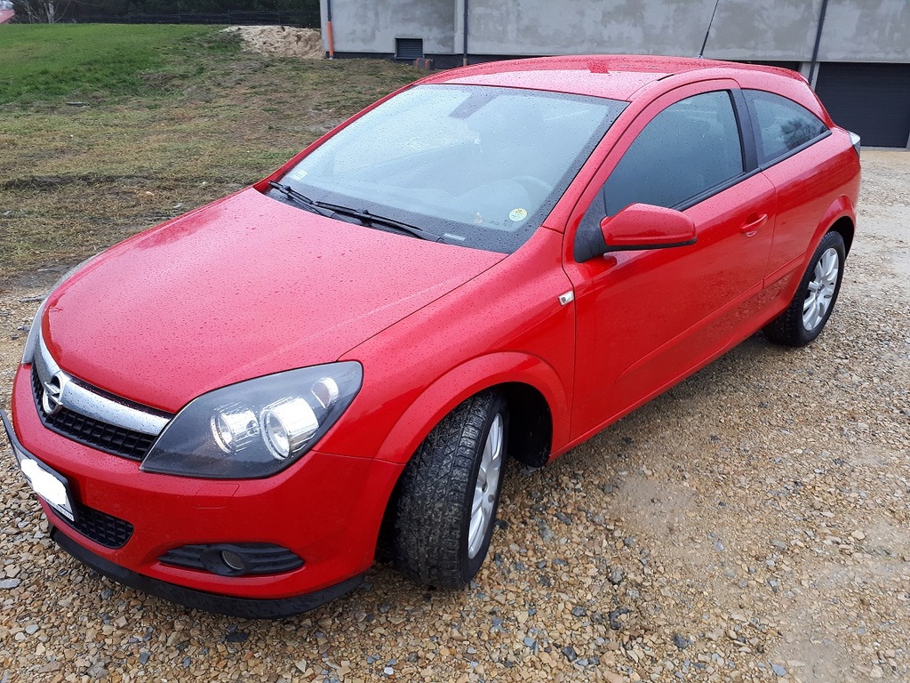 Samochód Opel Astra III GTC 2007 czerwony benzyna