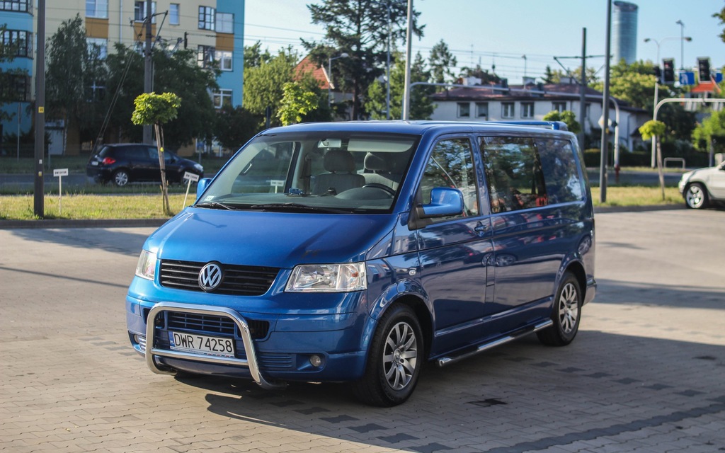 VW TRANSPORTER T5 2.5 TDI 5 OSÓB WYJĄTKOWY FV-MARŻ