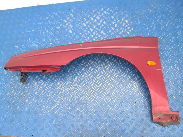 Alfa Romeo 155 97r Błotnik przedni lewy bordowy