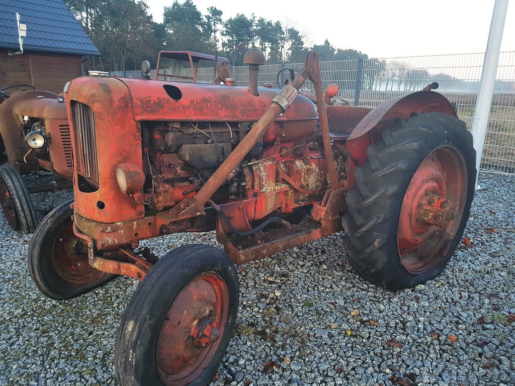 Traktory zabytkowe D.Brown, Nuffield1950