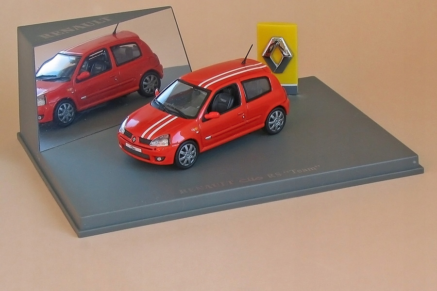 Universal Hobbies Renault Clio 2 Ph2 RS Team 1/43