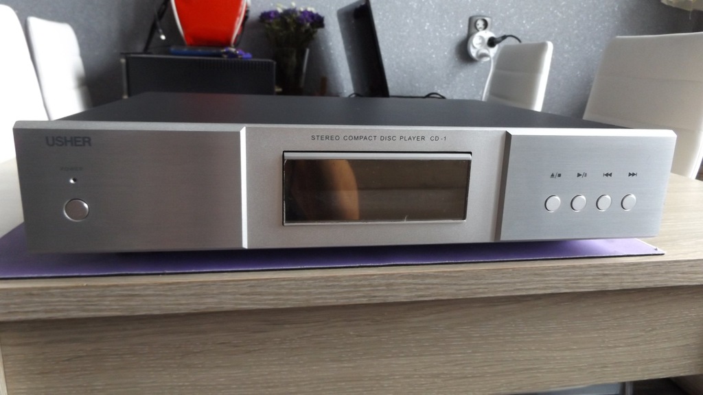 USHER CD-1 dobrej klasy odtwarzacz w super stanie