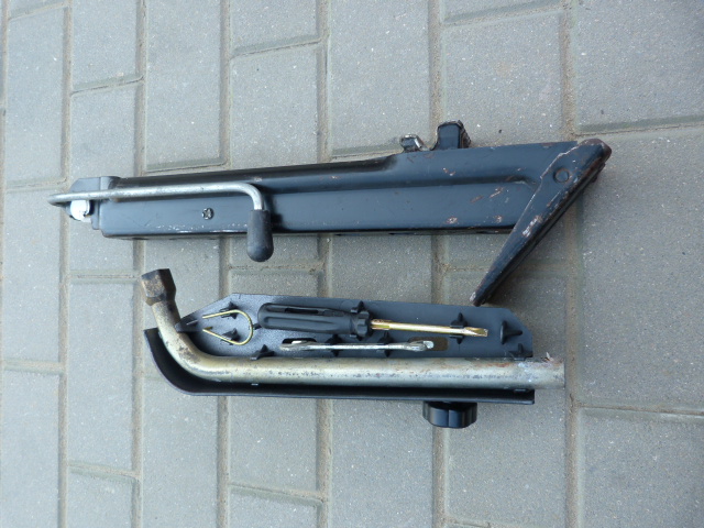 VW T4 PODNOŚNIK LEWAREK + ZESTAW NARZĘDZI KLUCZY