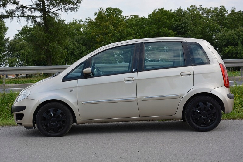 Lancia thesis sloop 04 picture