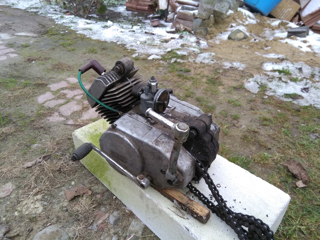SILNIK NA CHODZIE 2B MOTORYNKA ROMET OGAR KOMAR