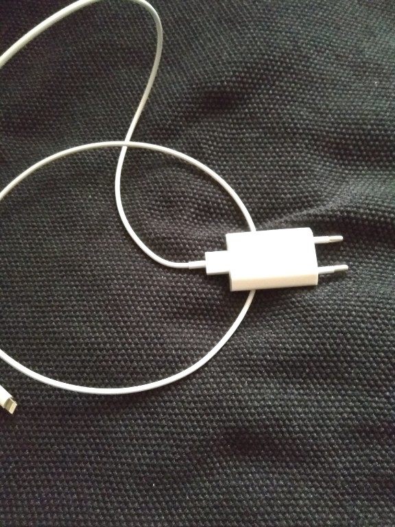 oryginalna ładowarka + kabel Apple