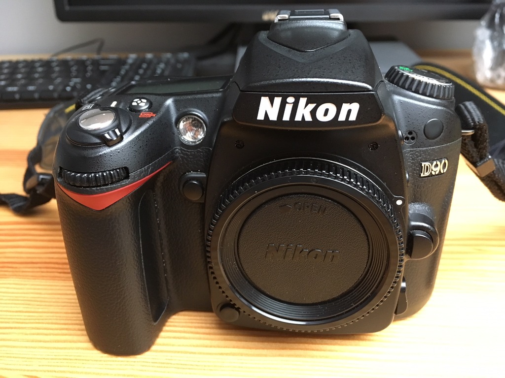 Nikon D90 + NIKKOR 18-70 + akcesoria