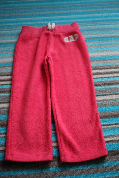 Różowe spodnie dresowe marki GAProz.98