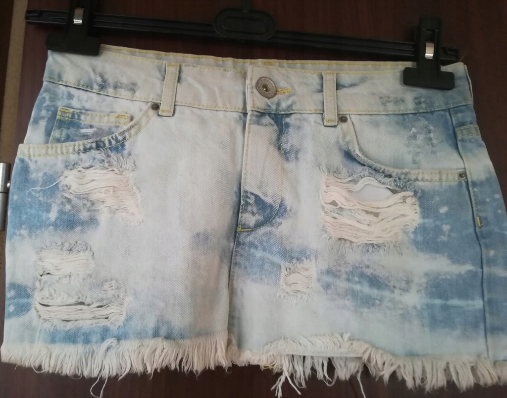 Bershka Jeansowa spódnica, przetarcia, dziury