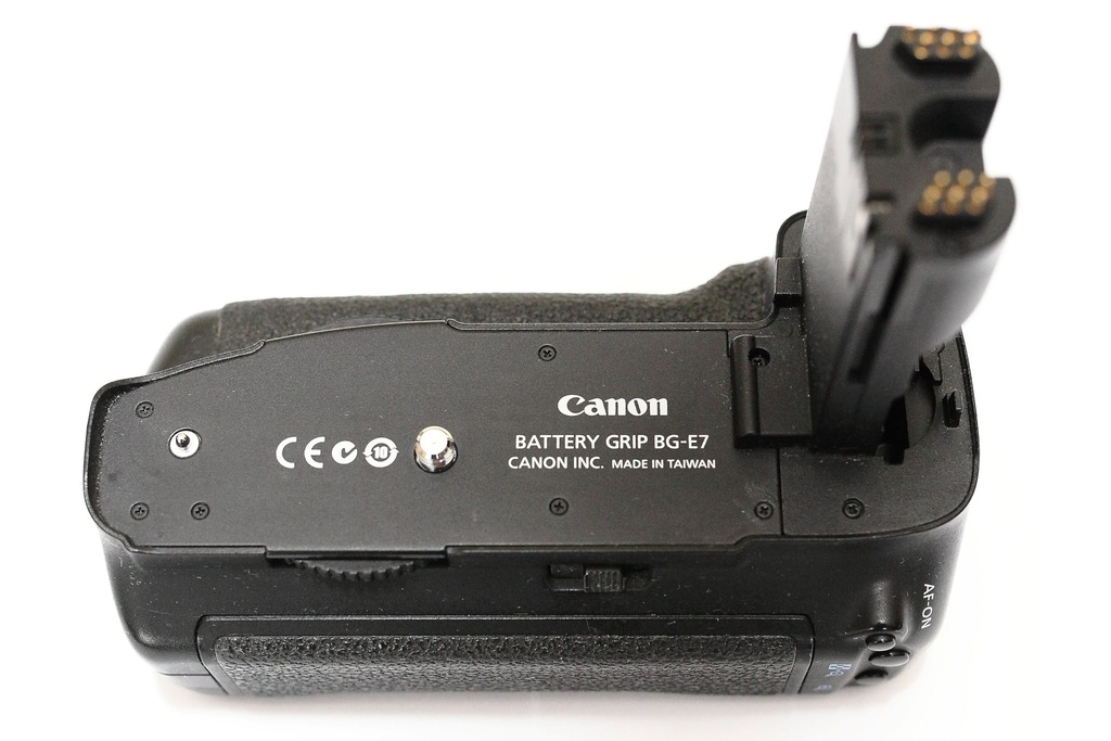 Canon BG-E7 battery grip  7d
