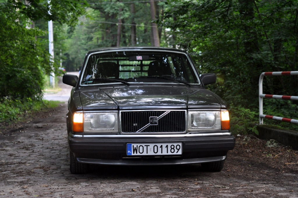 Volvo 240 - klasyczny sleeper z silnikiem v8