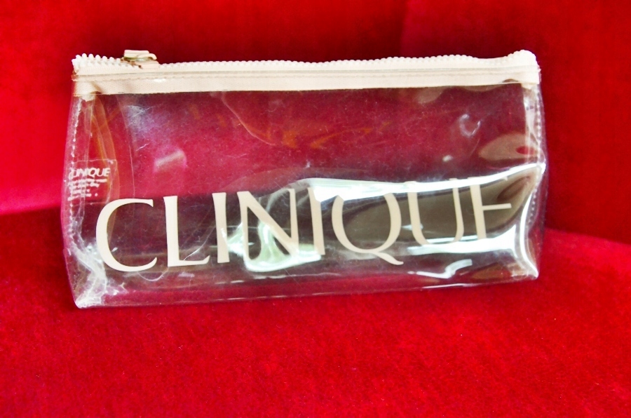 CLINIQUE przezroczysta kosmetyczka 19 x 9,5 x 5,5