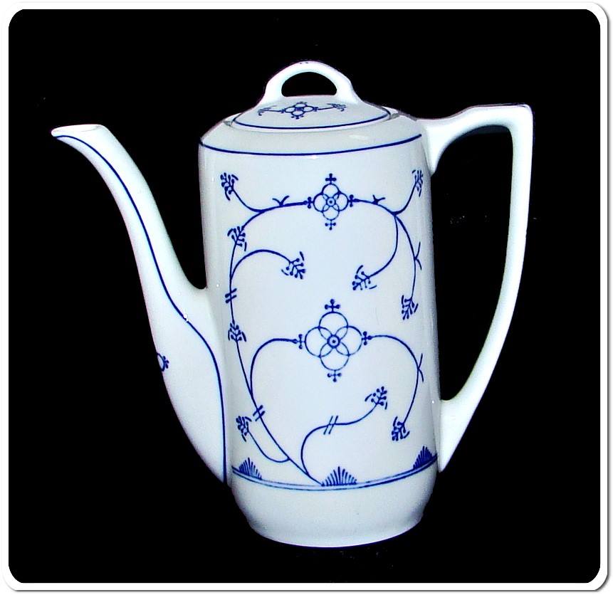 INDISCH BLAU-NIEWIELKI DZBANEK PORCELANOWY-JAGER
