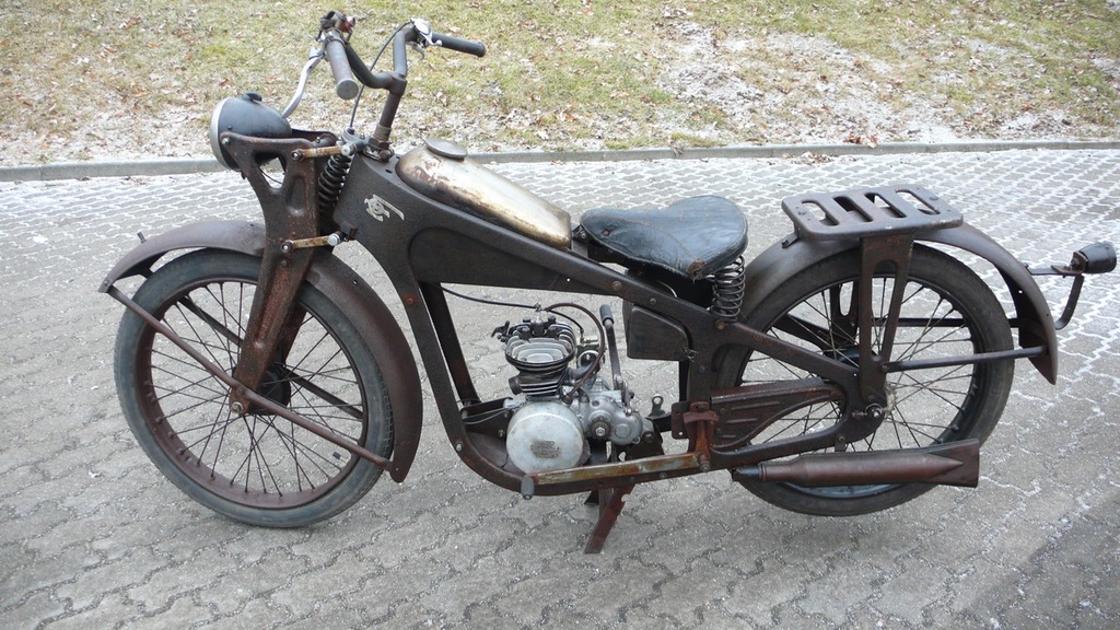 Zabytkowy motocykl Moj 130cm