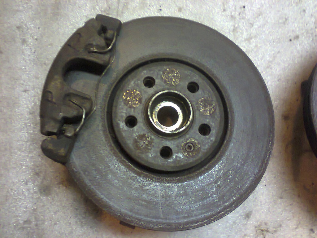 VW PASSAT B4 VR6 2,8 ZACISKI TARCZA