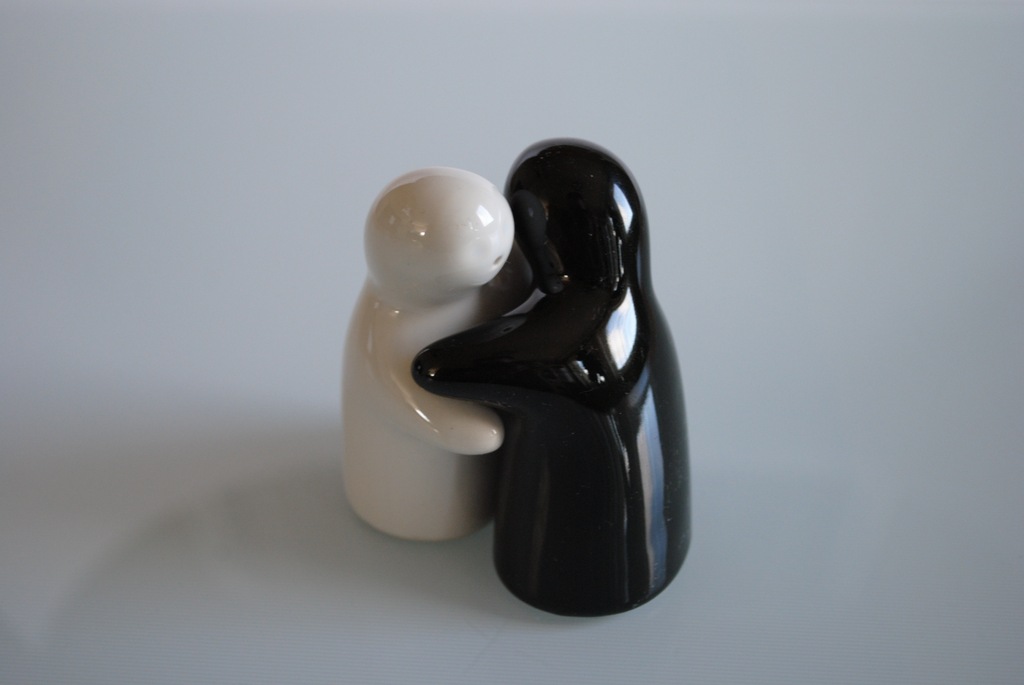 Czarno biała solniczka i pieprzniczka - Porcelanow