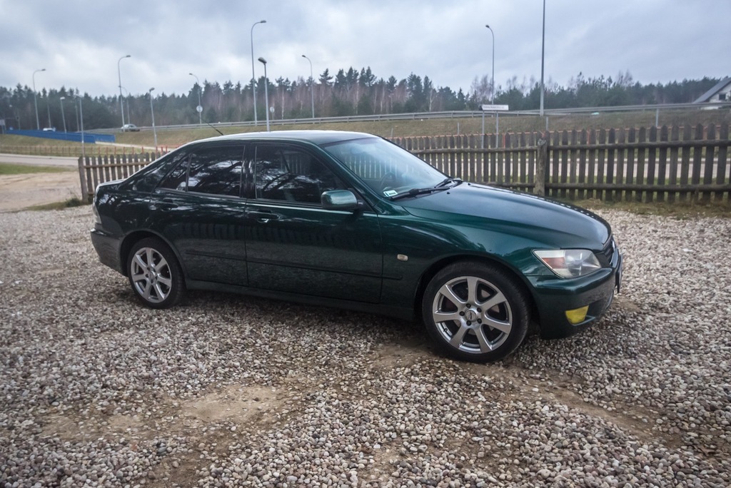 Lexus is 200 LPG  ALCANTARA stan wzorowy.