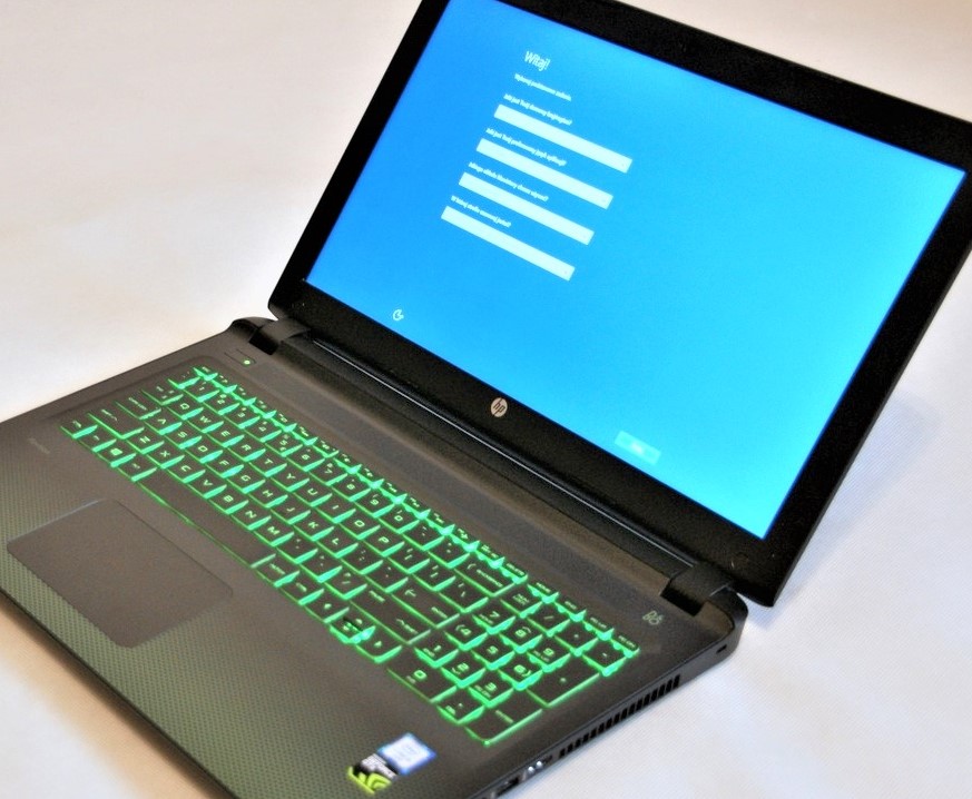 HP SKYLAKE 15 AK057NW i5 8GB 128SSD+1TB+ GŁOŚNIK