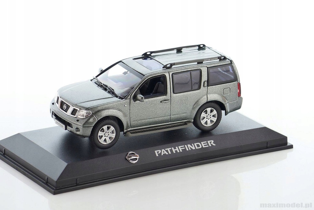 Nissan store pathfinder diecast