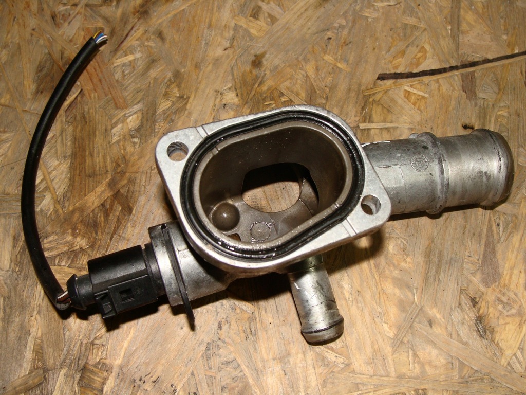 Króciec wody AUDI SEAT SKODA VW 038121133A