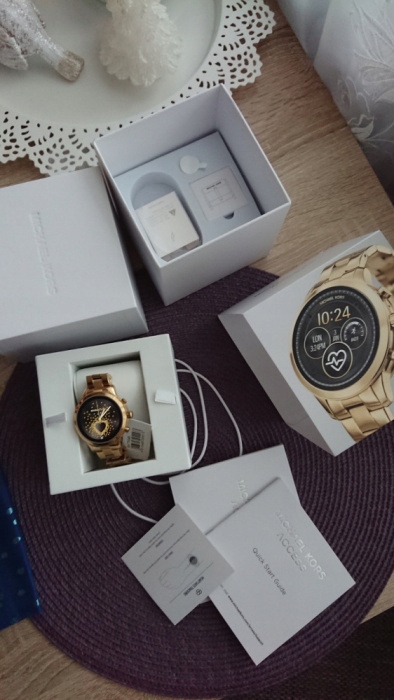 michael kors runway mkt5045