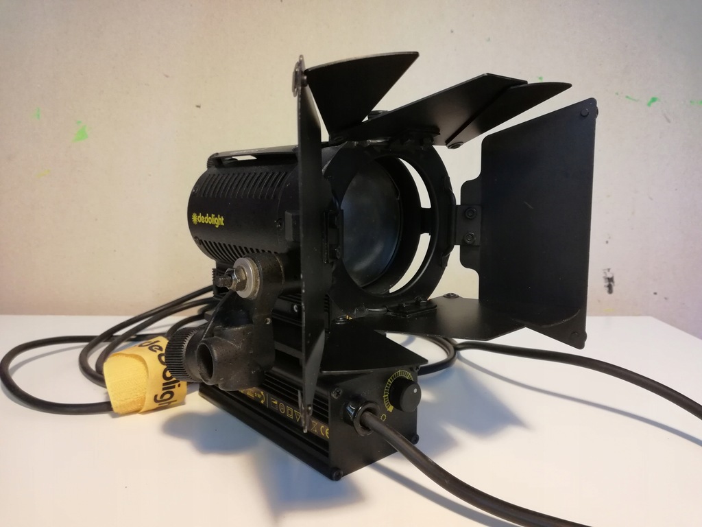 ZESTAW Lampa Dedolight DLHM4-300E i Wrota DBD400