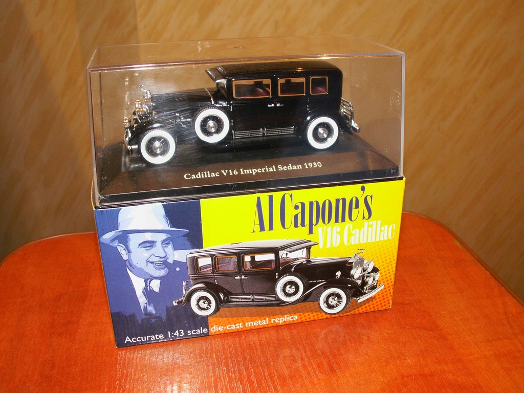 Cadillac V16 Imperial Sedan 1930 - 1/43 IXO