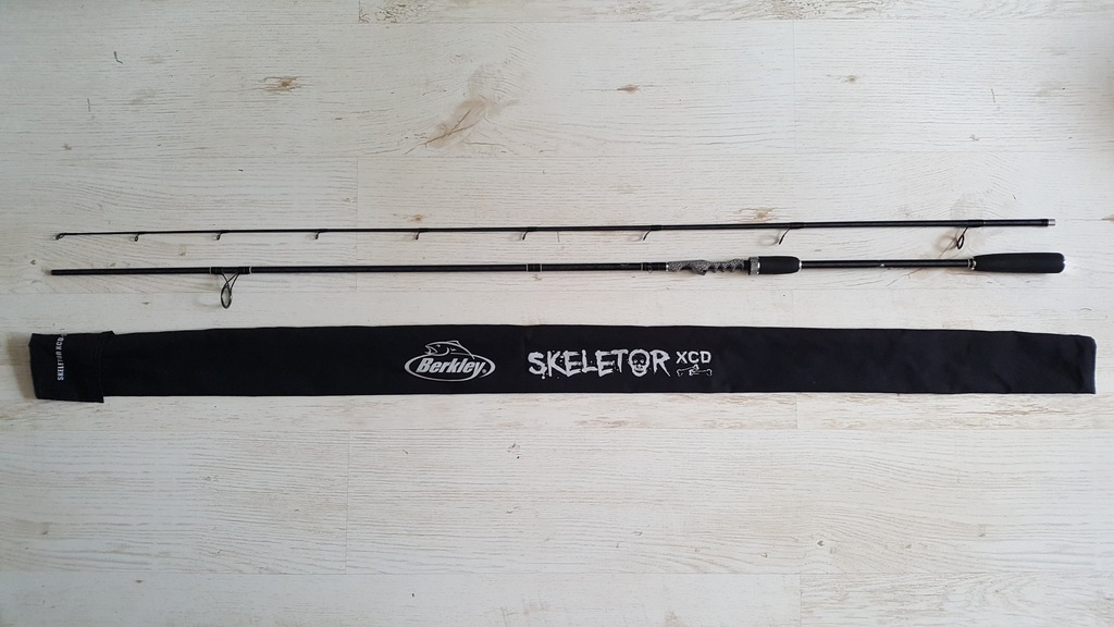Berkley Skeletor XCD-S902M 2,7m 15-40g Węgiel IM7