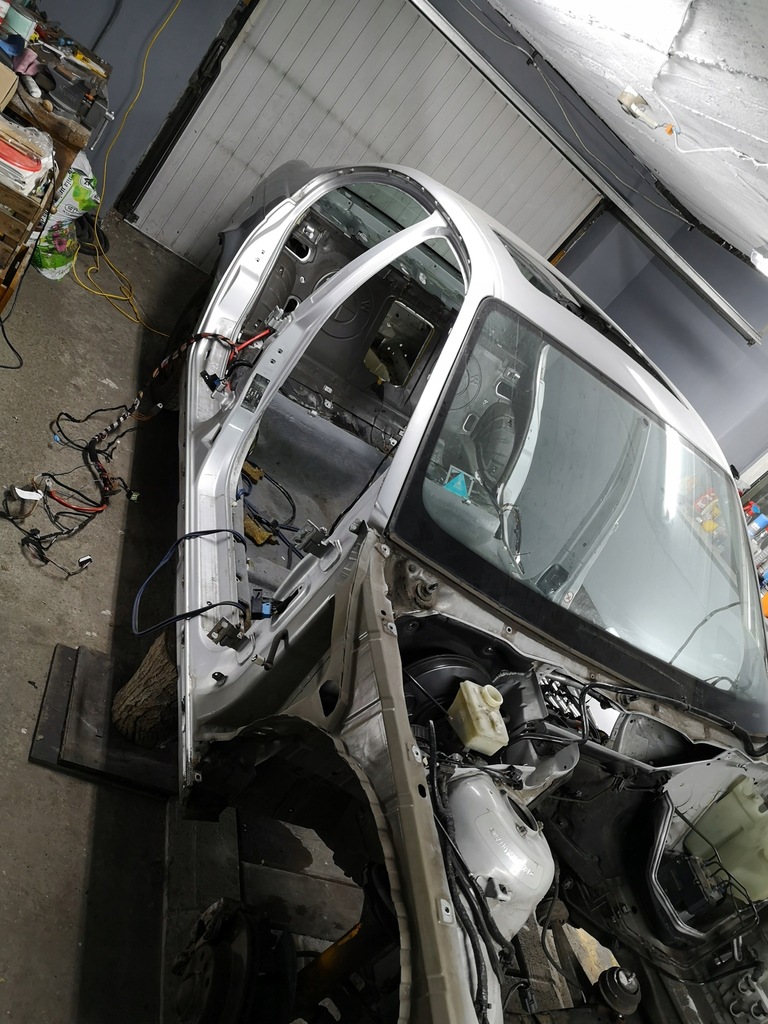 Karoseria buda BMW e46 Titansilber metalic sedan