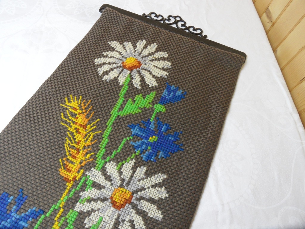 Śliczny ręcznie haftowany kilim 80x34