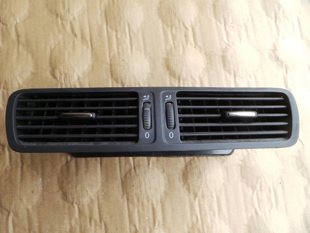 Kratka nawiewu środkowa VW Passat B6 3C2819728D