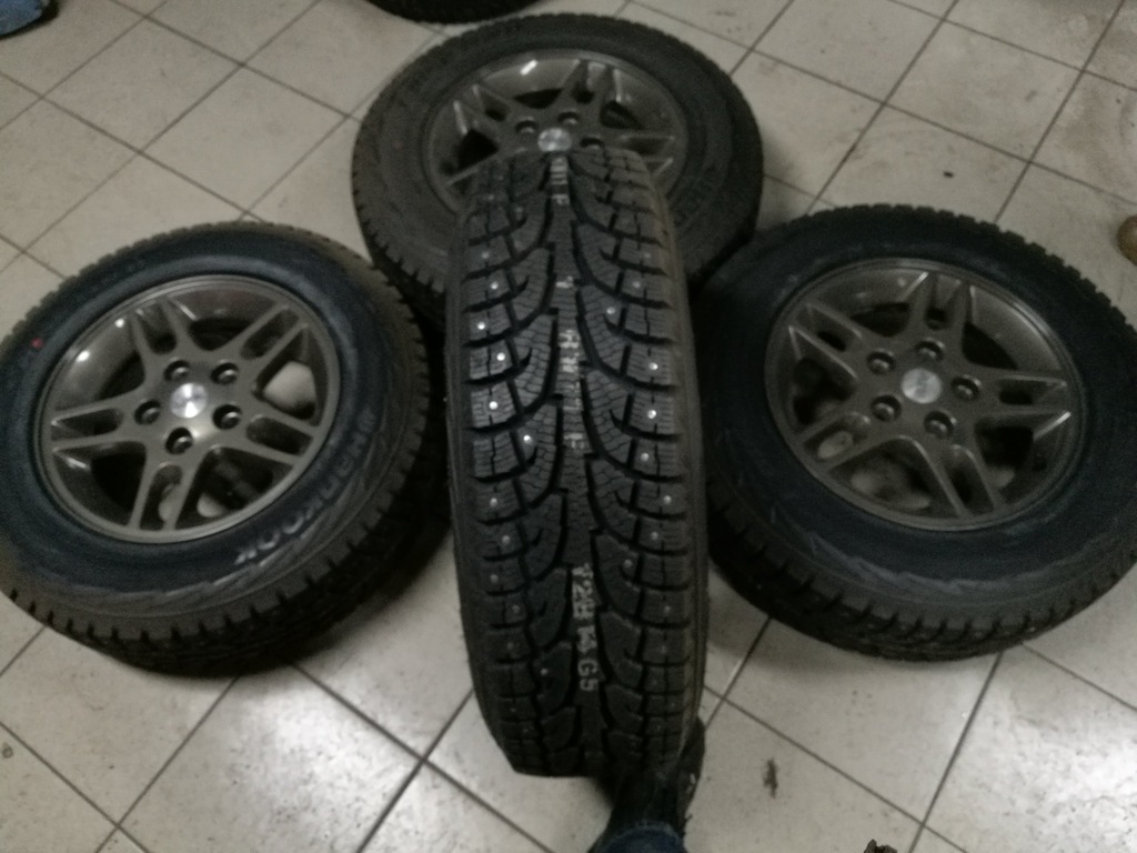Felgi alu + opony z kolcami Jeep 215/70R16