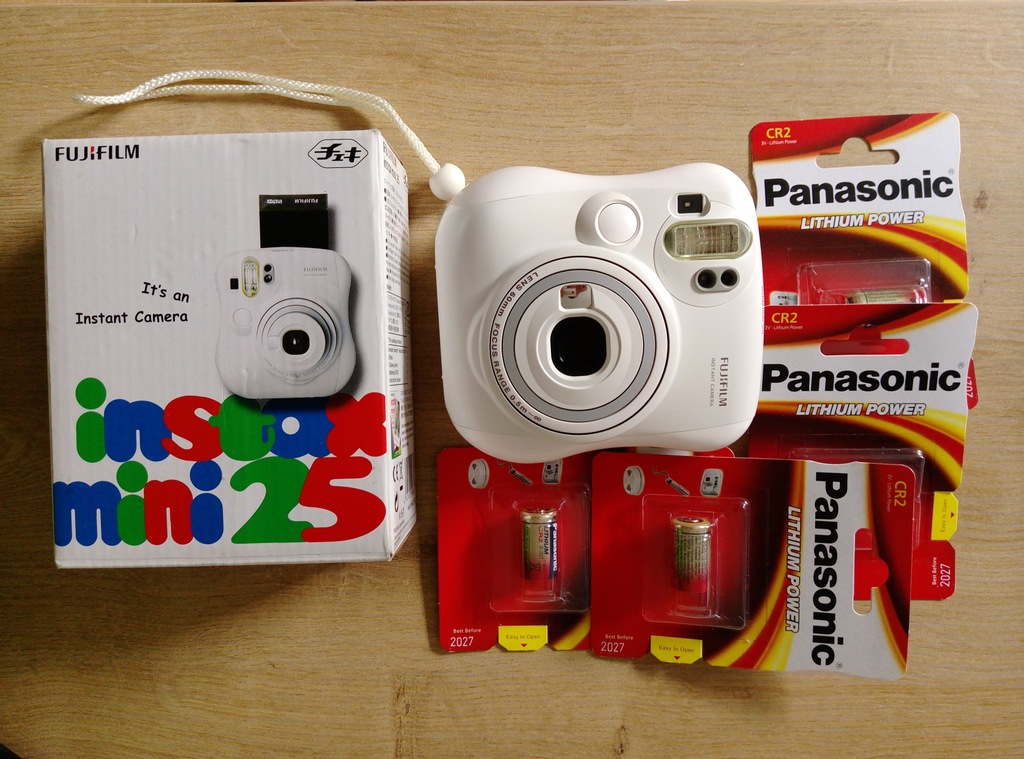 FUJIFILM Instax Mini 25 + dwa komplety baterii