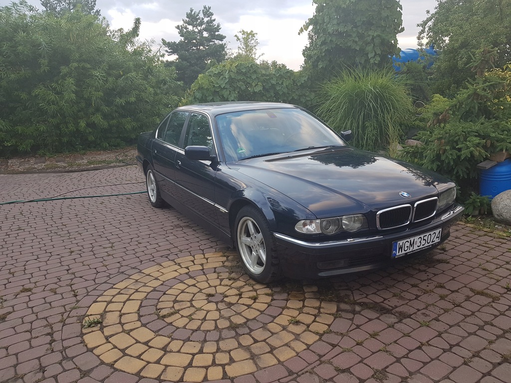 BMW E38 735I