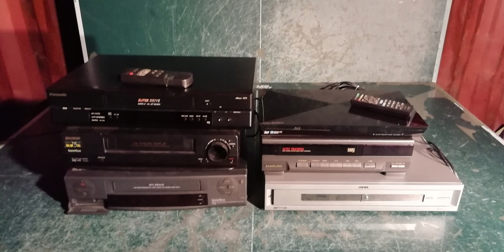 ODTWARZACZE VHS 4 SZTUKI+DVD 2 SZTUKI (1009) - 7768949114 - oficjalne ...