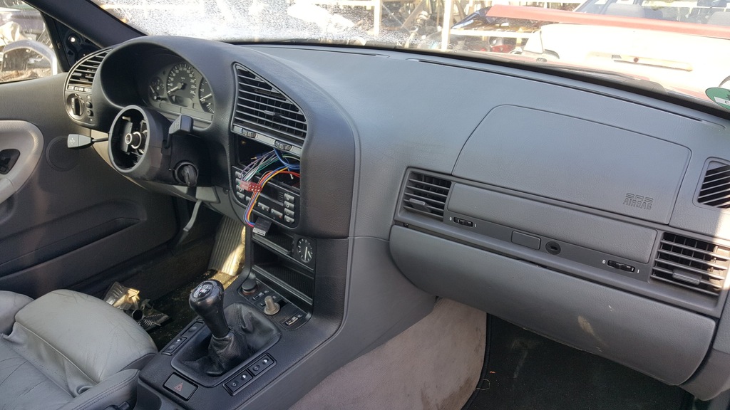 Deska rozdzielcza konsola BMW E36 szara
