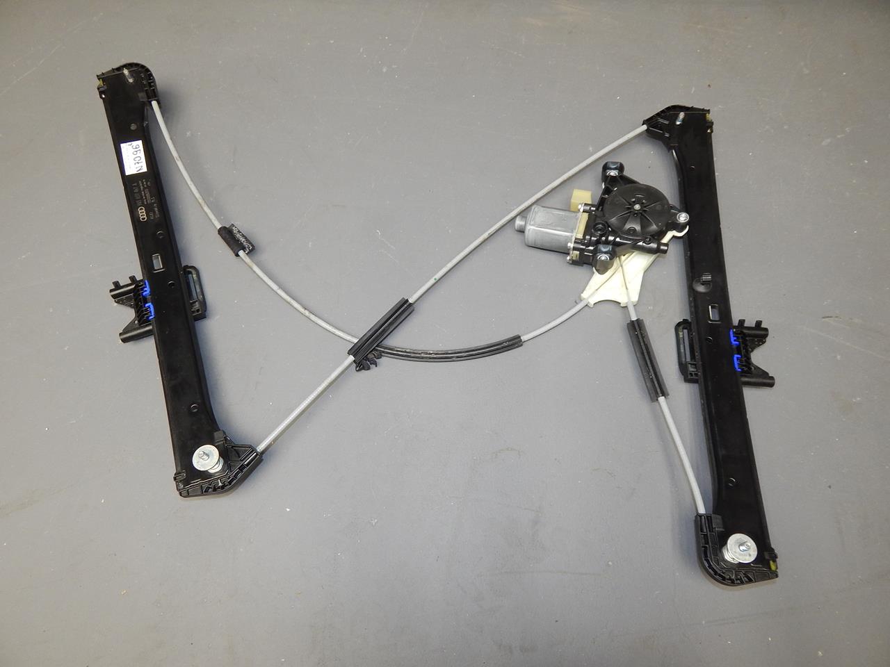 AUDI A3 8V mechanism windows left 3D 8V3837461A