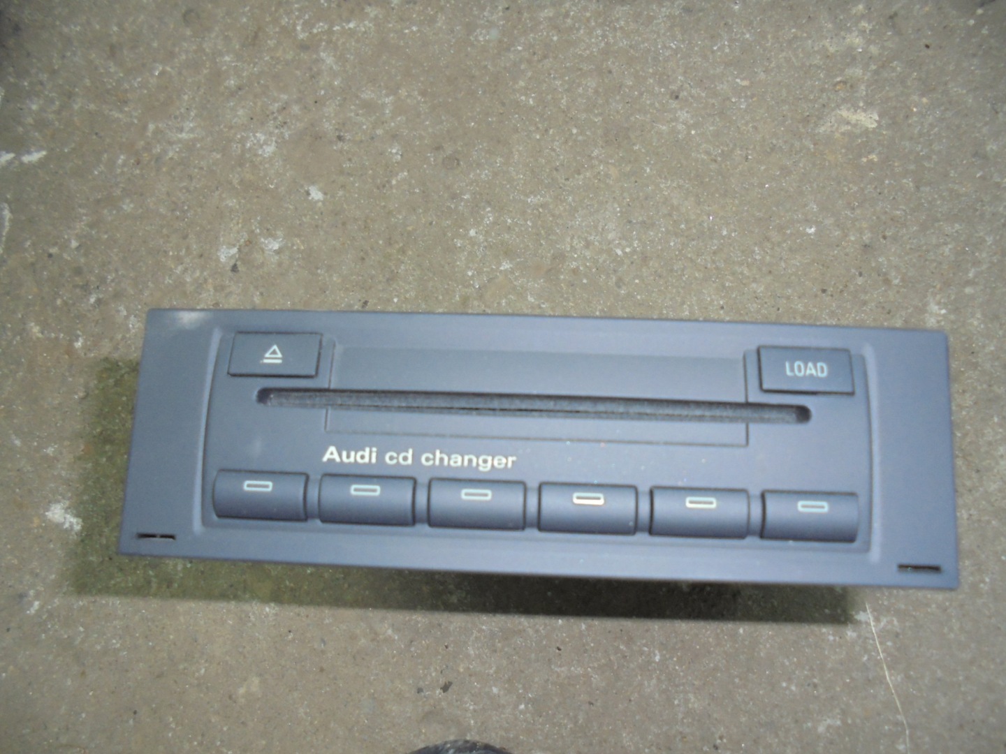 changer CD AUDI A4 B6 B7 2002- 8E0035111 D