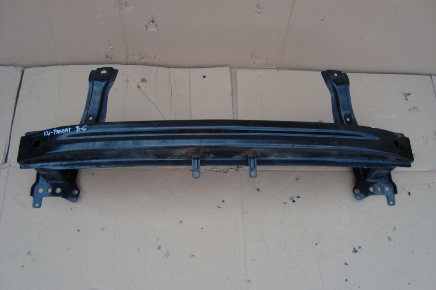 sider pillar of a bumper front VW PASSAT B6