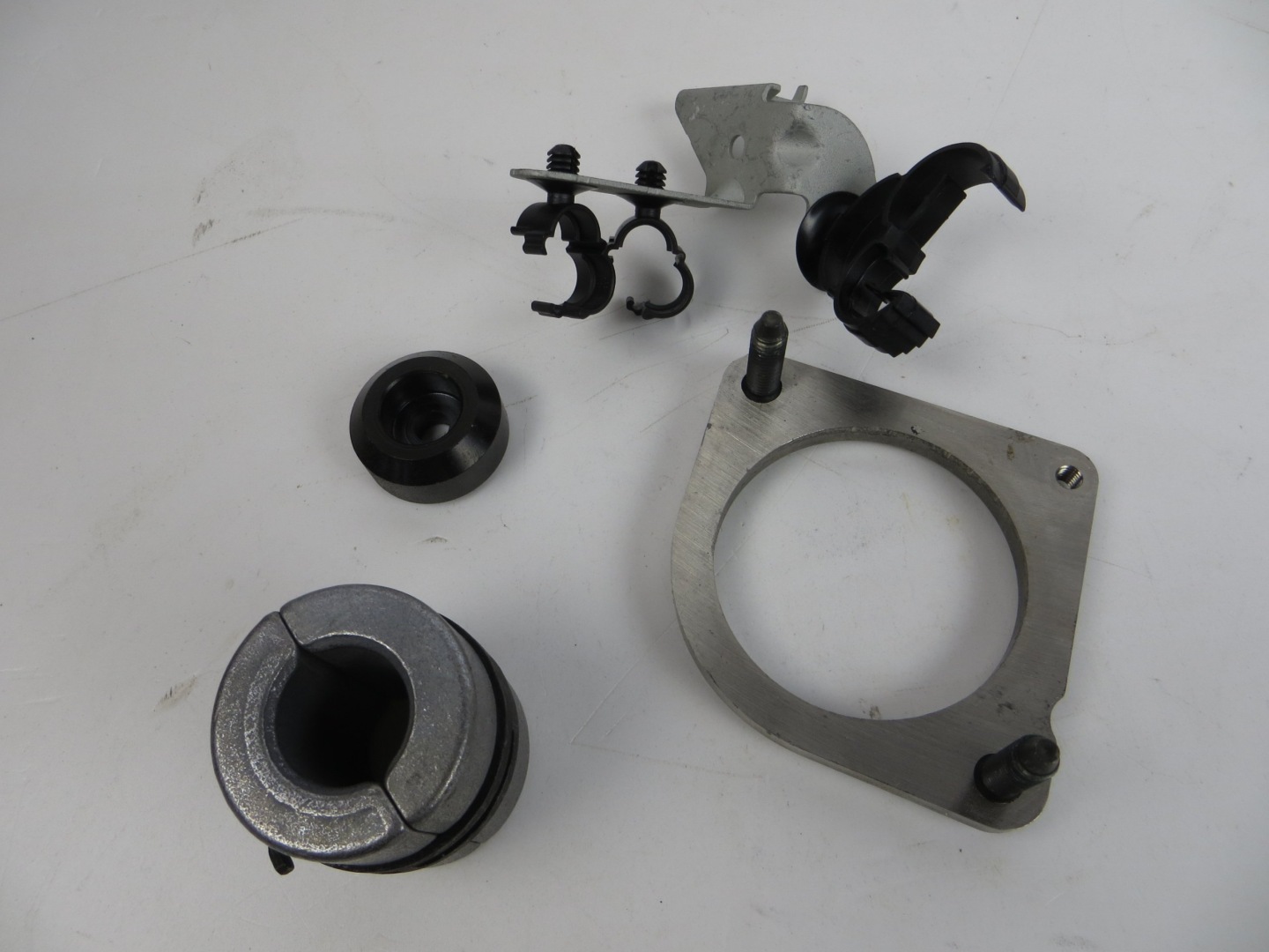 SUPPORT PLAQUE DE L’ÉCHAPPEMENT BMW M3 F80 M4 F82
