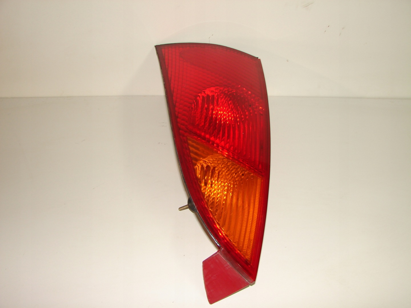 light rear rear part left FORD FOCUS and 98-04 HB