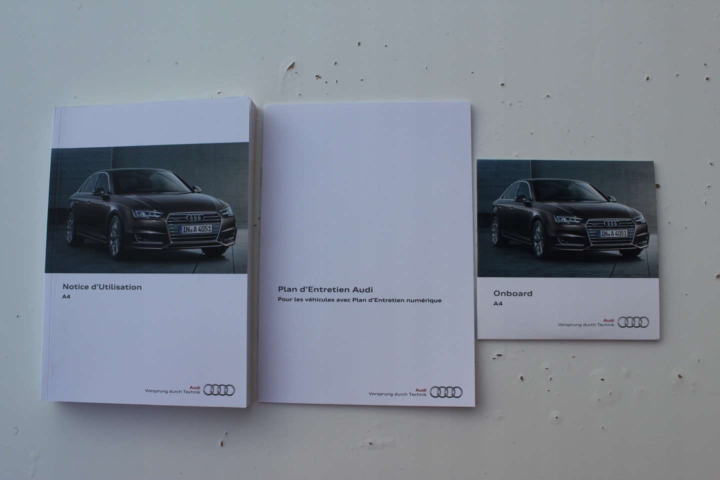 Instrukcja obsługi książka serwisowa Audi A4 nowa