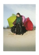 Pocztówka - Hishinuma, Modelka w poliestrach na plaży