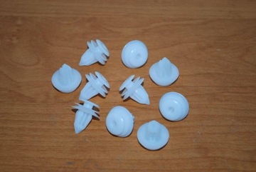 фото thumb №2, Клипса штифт toyota avensis corolla verso celica