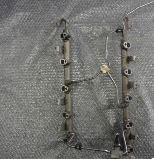 Audi s8 d35.2 fsi v10 планка впрыскивающий 079133316a фото №1