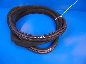 W204 c class right door seal front right, фото