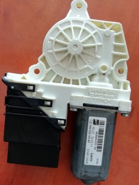 Seat leon моторчик стеклоподъемника левая зад 1k0959703af cz - wa, фото