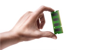 Jak parametry pamięci wpływają na wydajność komputera?	